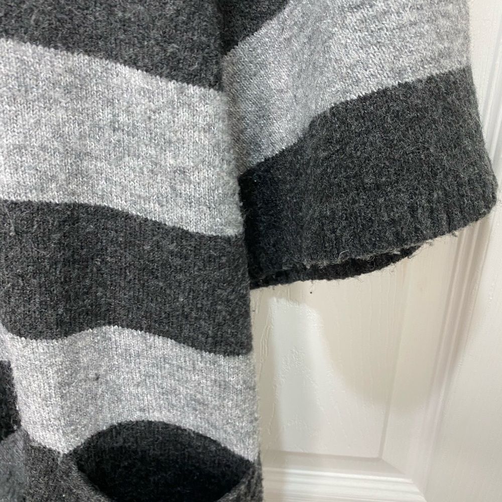 Fenn Wright Manson short sleeve grey striped turtleneck sweater with pockets - Picture 9 of 11